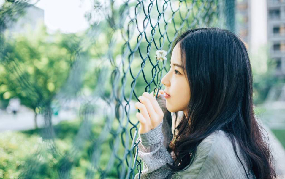 刘璝的声音，如同重锤一般敲击在所有人的心里，刘璝是什么人，在场将士多少有些了解，对刘璋可说是忠心耿耿，身上的那些纵横交错的伤疤，每一道，都是为刘家添的，但就这么一个人，如今却被刘璋逼反。